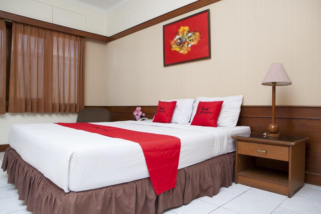 Hotel Reddoorz @ Cikutra 2 à Bandung Extérieur photo